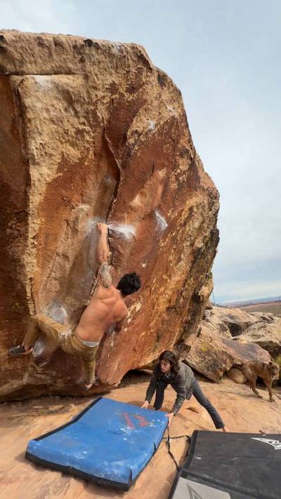 Shot Hole v6, Moe's Valley - Beta Video from BigBlockClimber