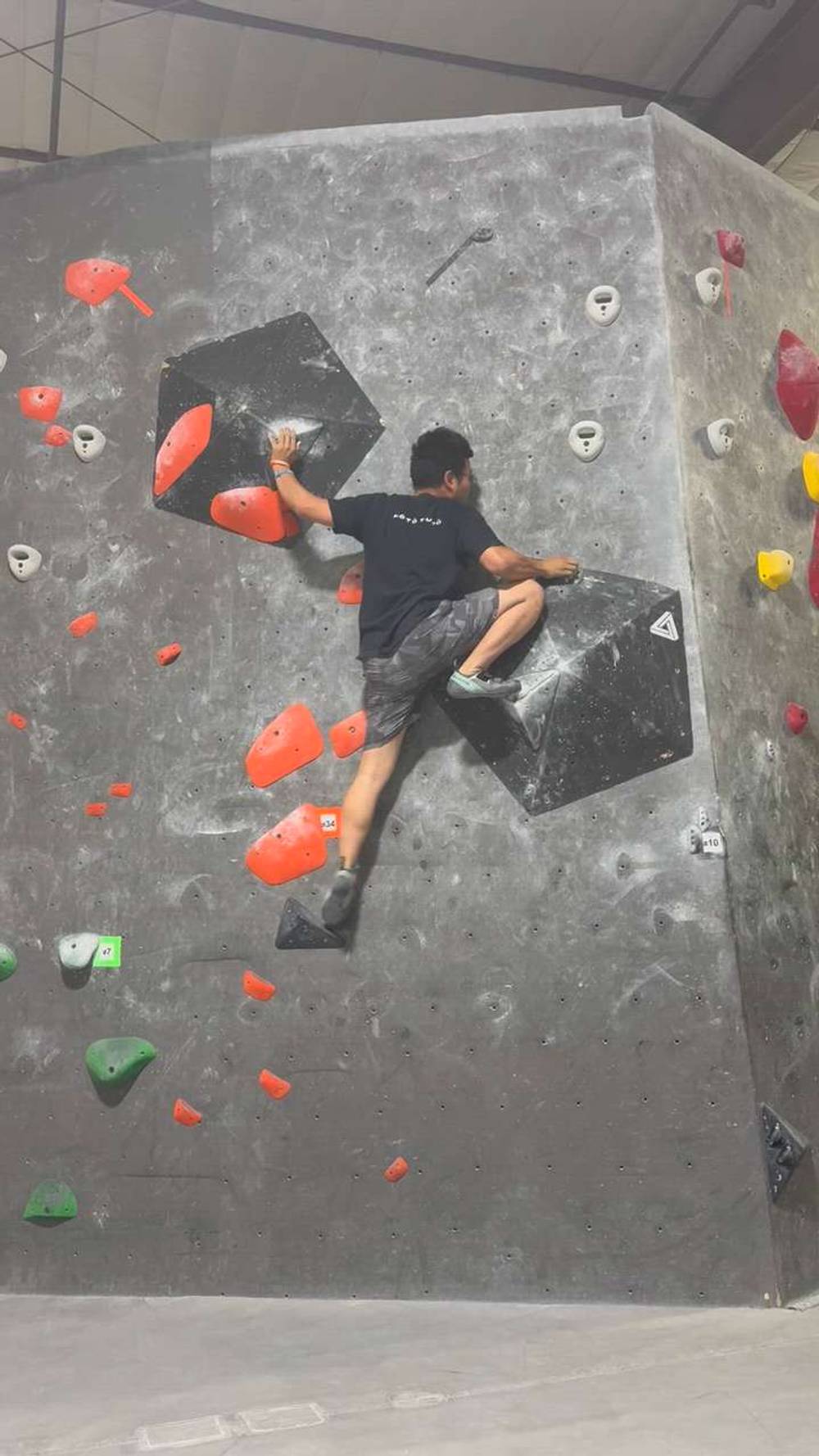 Black v5, Black Rock Bouldering Gym - Beta Video from Cheng_bouldering