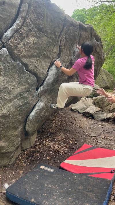 Little Overhang v0, New York City - Beta Video from littlebox.climbs