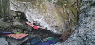 Worm World Cave Low v10, Squamish - Beta Video from EvanW