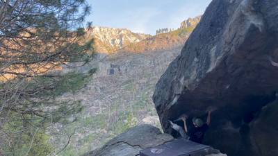 Crimpsqueak v8, Leavenworth - Beta Video from daBoulder