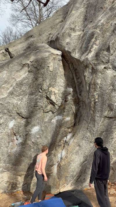 Crescent Crack v2, Rumbling Bald - Beta Video from griffin.climbs