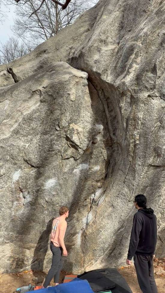 Crescent Crack v2, Rumbling Bald - Beta Video from griffin.climbs
