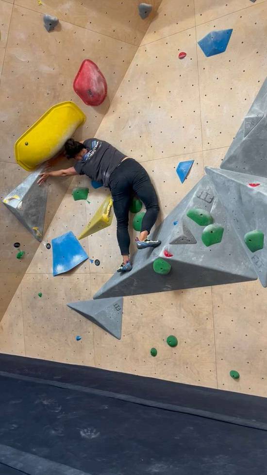 White v6, Hogtown Boulders - Beta Video from yoonbear
