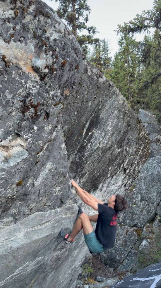 Flycatcher v6, Kelowna - Beta Video from simonbclimbing