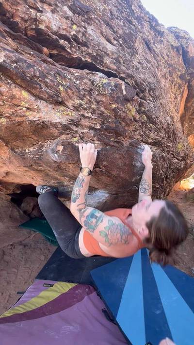 Man-Cave Traverse v3, Moe's Valley - Beta Video from almabclimbing