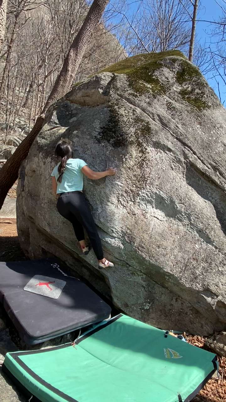 Rocks Rumbling Holding Pattern v6 - West Side, Rumbling Bald Bouldering - Watch Beta ...