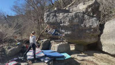 Southeast Arete (AKA WP Arete) v8, Barton Creek Greenbelt - Beta Video from yangsta