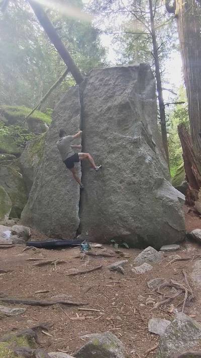 Detached Flake v1, Squamish - Beta Video from KingDyno