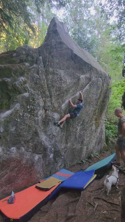 World's Best Boulder Problem v4, Squamish - Beta Video from TinyDynos