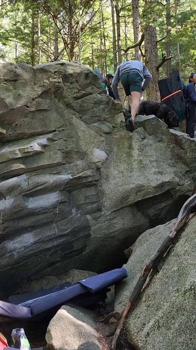 Squamish Days Traverse Low v4, Squamish - Beta Video from CarsonClimbs