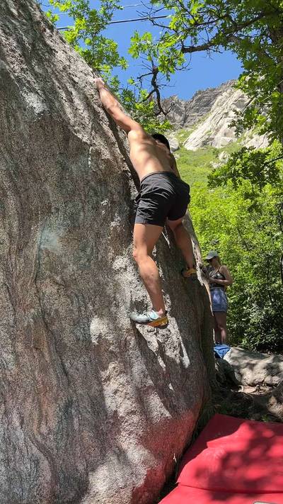 Go Right v3, Little Cottonwood Canyon - Beta Video from cc.climbs.rocks