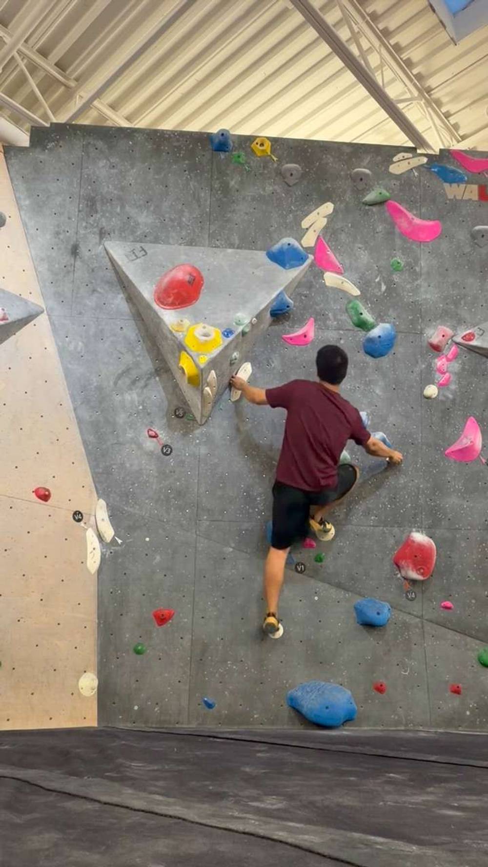 White v4, Hogtown Boulders - Beta Video from kguo