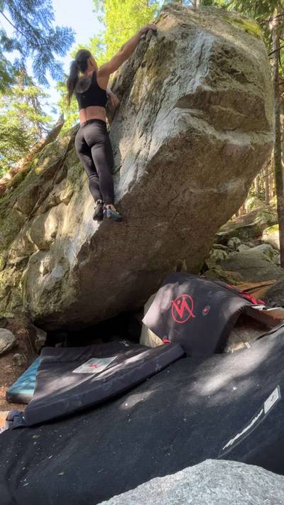 The Stinger Left v6, Squamish - Beta Video from mountainmarie