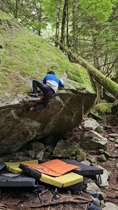 Keith's Roof v6, Squamish - Beta Video from Liam.grip.holds