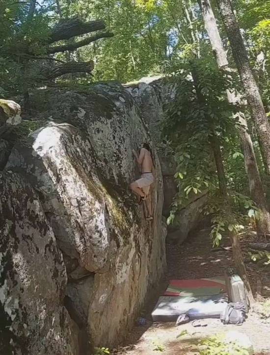 Tweedle Dum v5, Hospital Boulders - Beta Video from BrushUrTicks