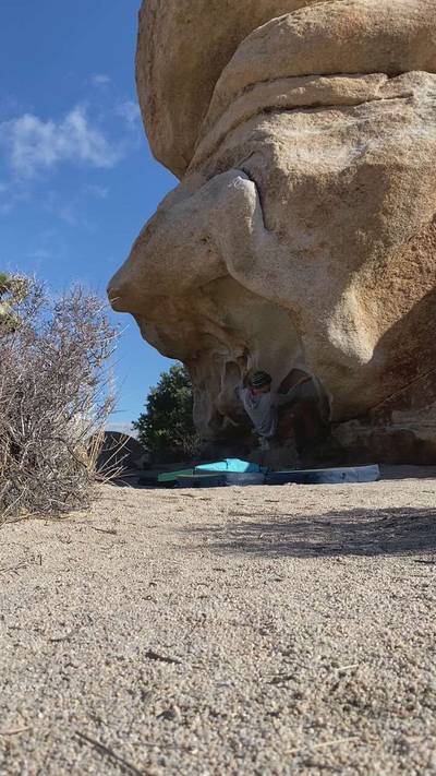 Roof Romp v4, Joshua Tree - Beta Video from Bouldering_in_socks