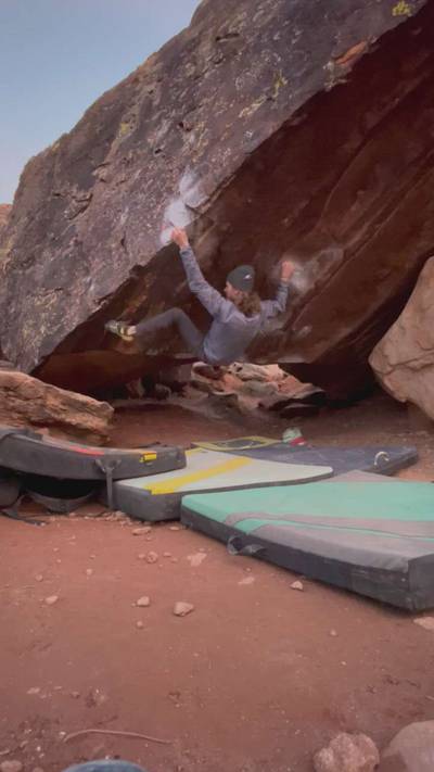 Show of Hands v10, Moe's Valley - Beta Video from emile166