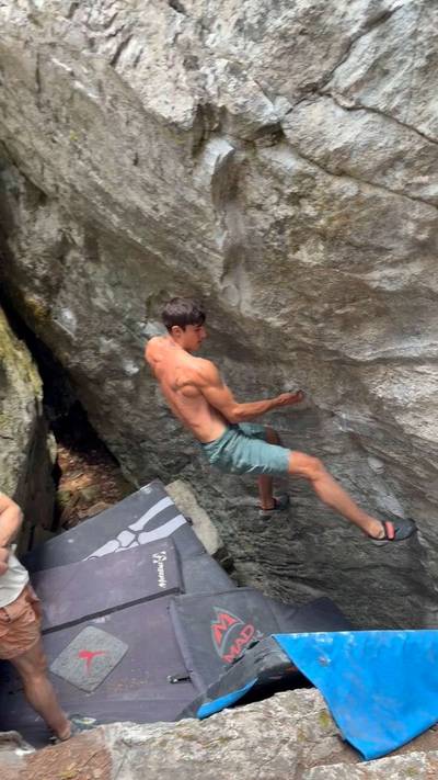 Inversion Left v6, Kelowna - Beta Video from simonbclimbing