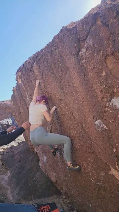 Be Flat v4, Hueco Tanks - Beta Video from climbthatdee