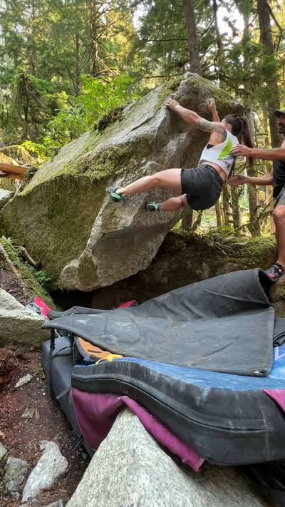 Hourglass v5, Squamish - Beta Video from mountainmarie