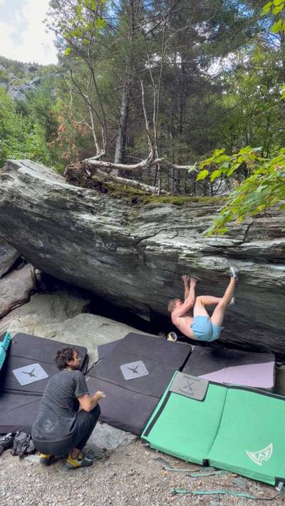 Filet of Finger v8, Smugglers' Notch - Beta Video from griffin.climbs