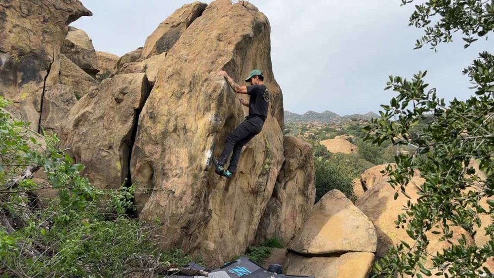 Arete Right (Mr-T) v1, Stoney Point - Beta Video from breakingbeta