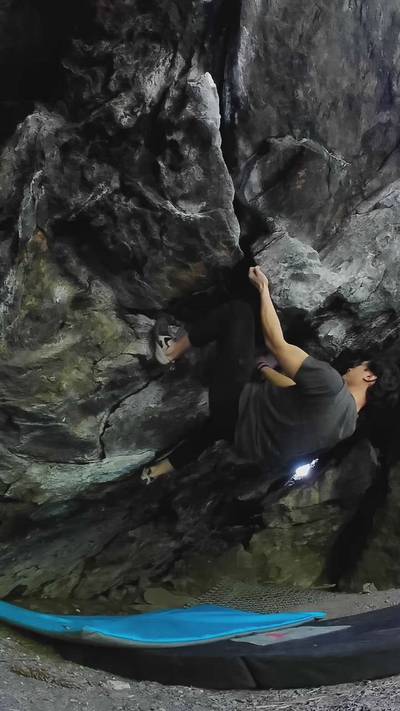 Schist Cave Right v5, Leavenworth - Beta Video from average.jug