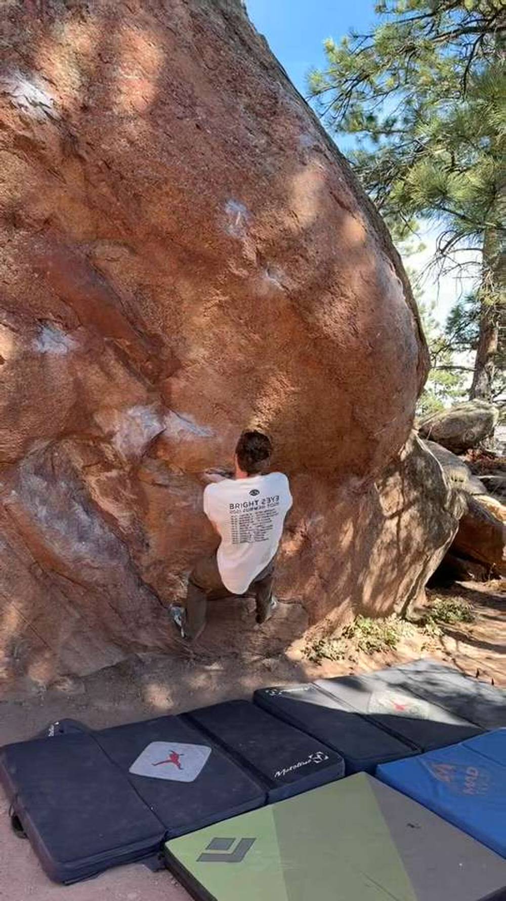 Undercling traverse into BOBS BULGE v10, Flagstaff Mountain, CO - Beta Video from Tekwizoo