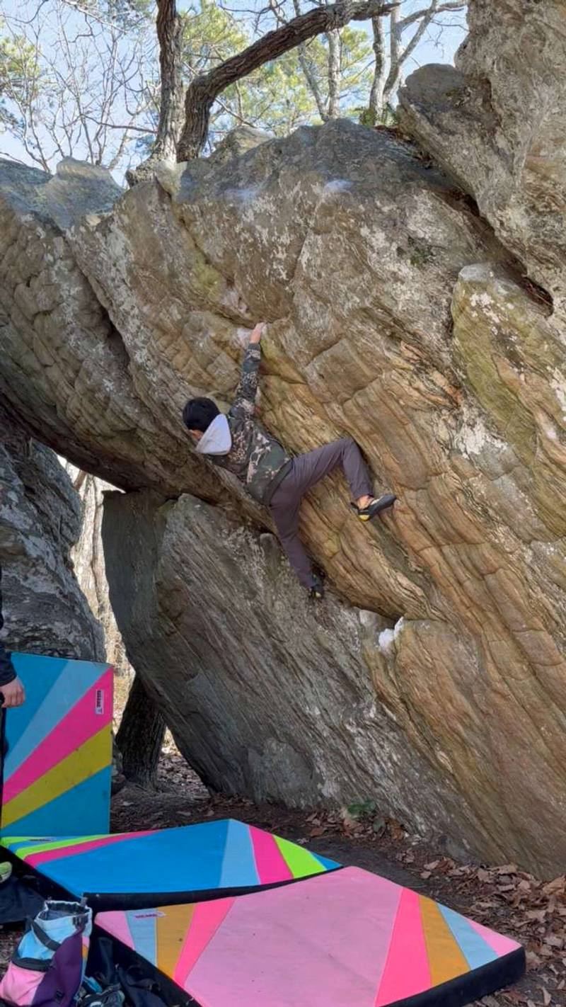 Rough v1, Moore's Wall - Beta Video from RyoClimber