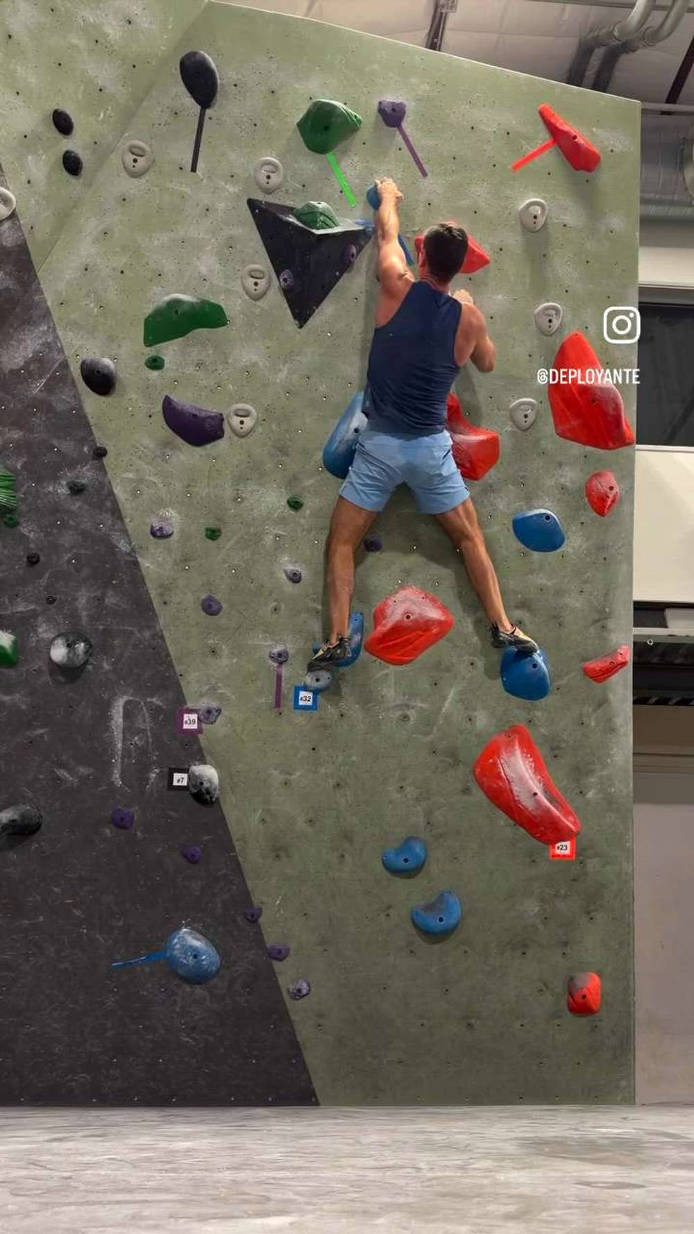 Blue #32, Boulder, Black Rock Bouldering Gym - Beta Video from Deployante