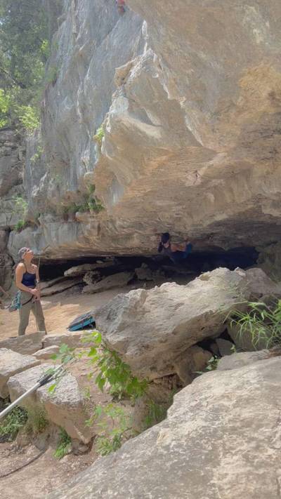 Hank's Right v8, Barton Creek Greenbelt - Beta Video from bingbongclimbing