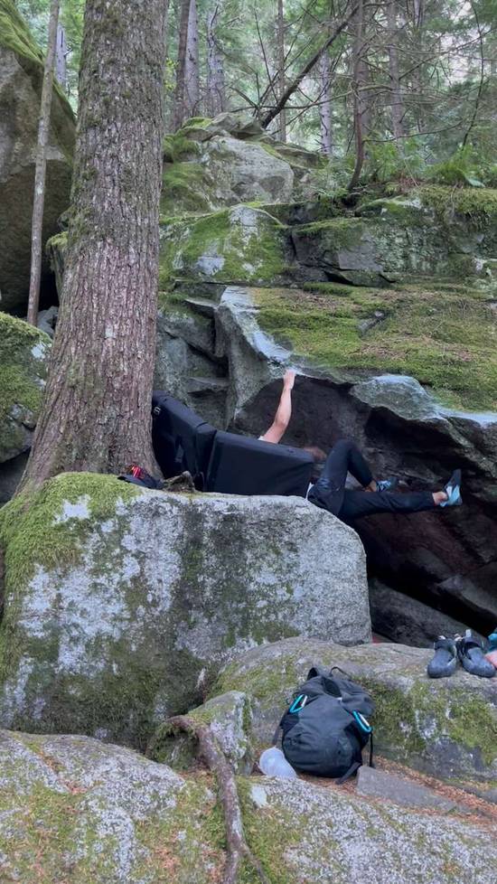 Left Brain v2, Squamish - Beta Video from BoggerBoulders