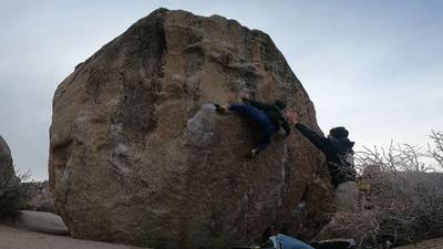 Twin Cracks v9, Bishop - Beta Video from ZBOULDERS
