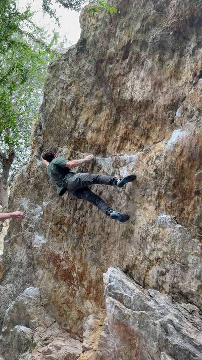 The Flake Traverse v4, Berkeley - Beta Video from Growlz