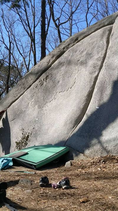 Easy Crack Traverse v2, Boat Rock - Beta Video from GrandpaRick