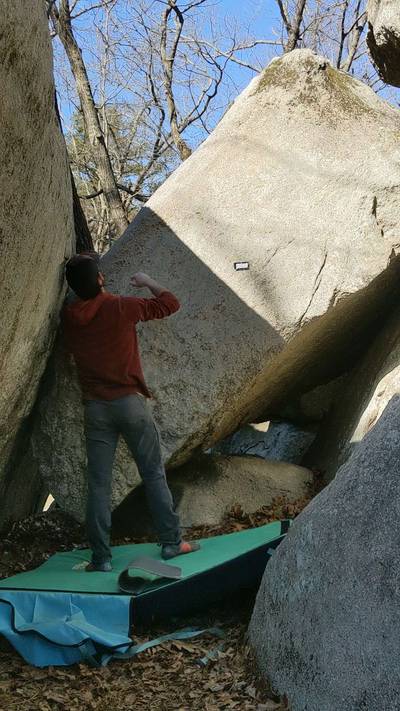 Mikey Can Climb V1! v1, Boat Rock - Beta Video from GrandpaRick