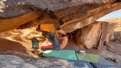 Show of Hands Sit v12, Moe's Valley - Beta Video from Tofur