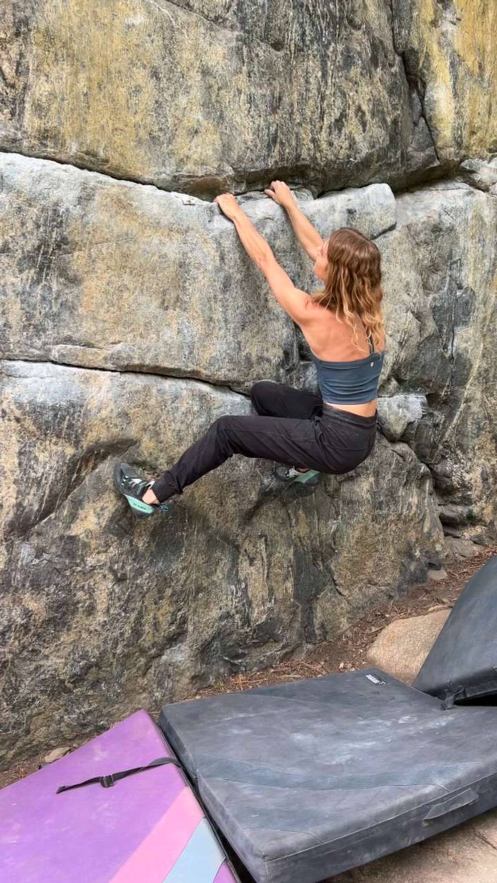 Left Traverse v2, Rocky Mountain National Park - Beta Video from climbingchelchel