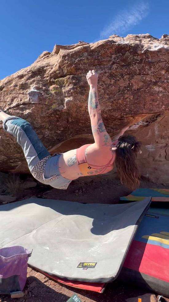 Moe's With The Bros v5, Moe's Valley - Beta Video from almabclimbing