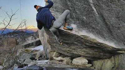 The Cutting Edge v6, Squamish - Beta Video from drjeffclimbs
