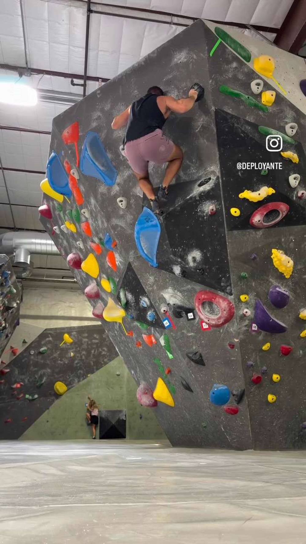 Black v4, Black Rock Bouldering Gym - Beta Video from Deployante