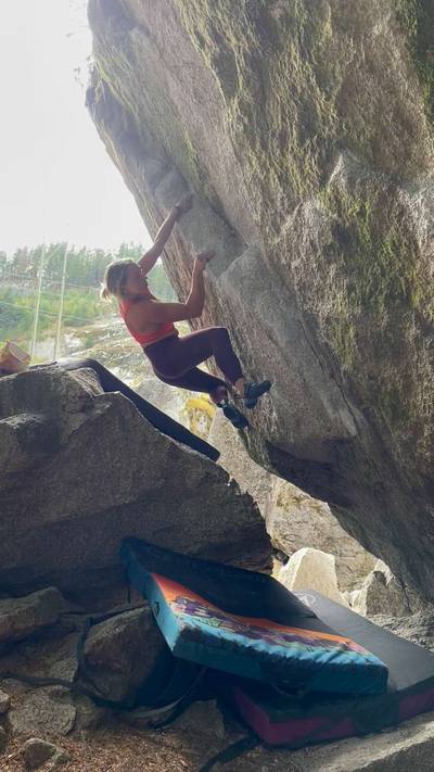 Sit Down to Holm Boy v6, Squamish - Beta Video from robyn