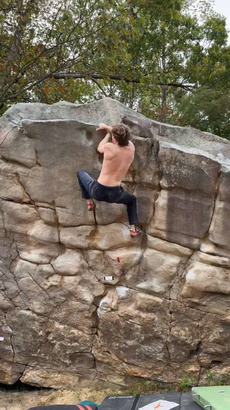 45 Degree Traverse v7, Stone Fort - Beta Video from climbmoder