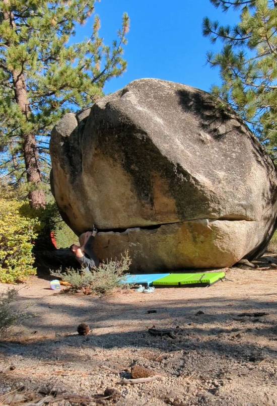 Hamburger Traverse v3, Lake Tahoe - Beta Video from bouldering_wonton