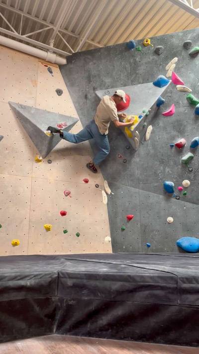 Yellow v5, Hogtown Boulders - Beta Video from MichaelLam