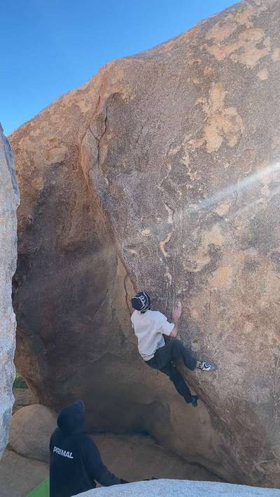 Talon v10, Joshua Tree - Beta Video from bren_climb