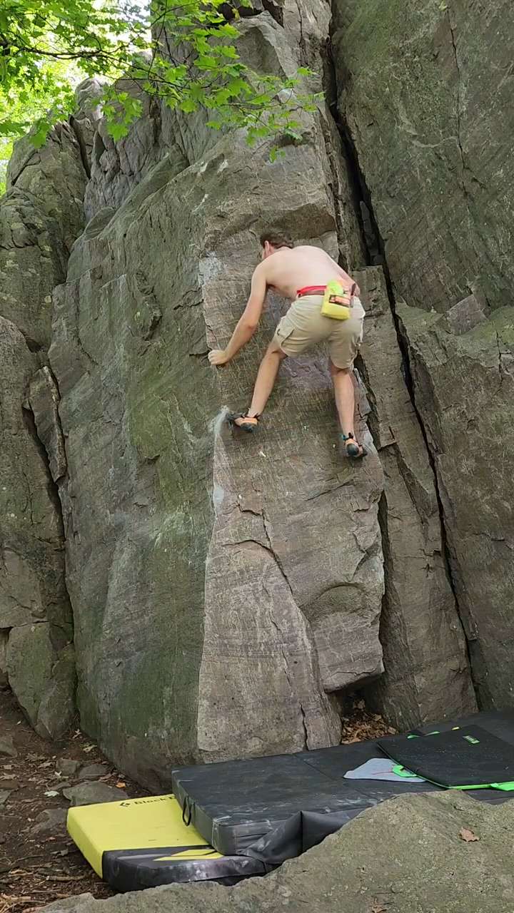 Le Ribbit Le Ribbit v3 - Burma Road, Devil's Lake Bouldering - Watch Beta Videos