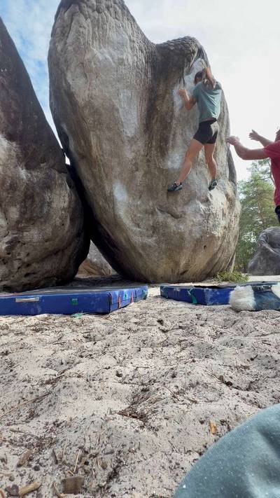 La Voie Michaud v5, Fontainebleau - Beta Video from cupofdirt
