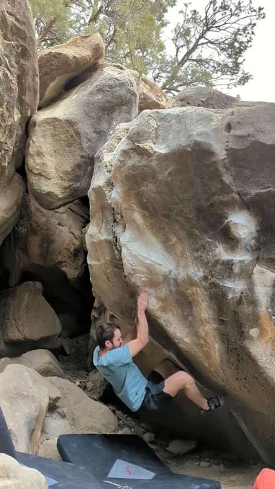 Electric Fence (center) v7, Joe's Valley - Beta Video from Angelo.Pe
